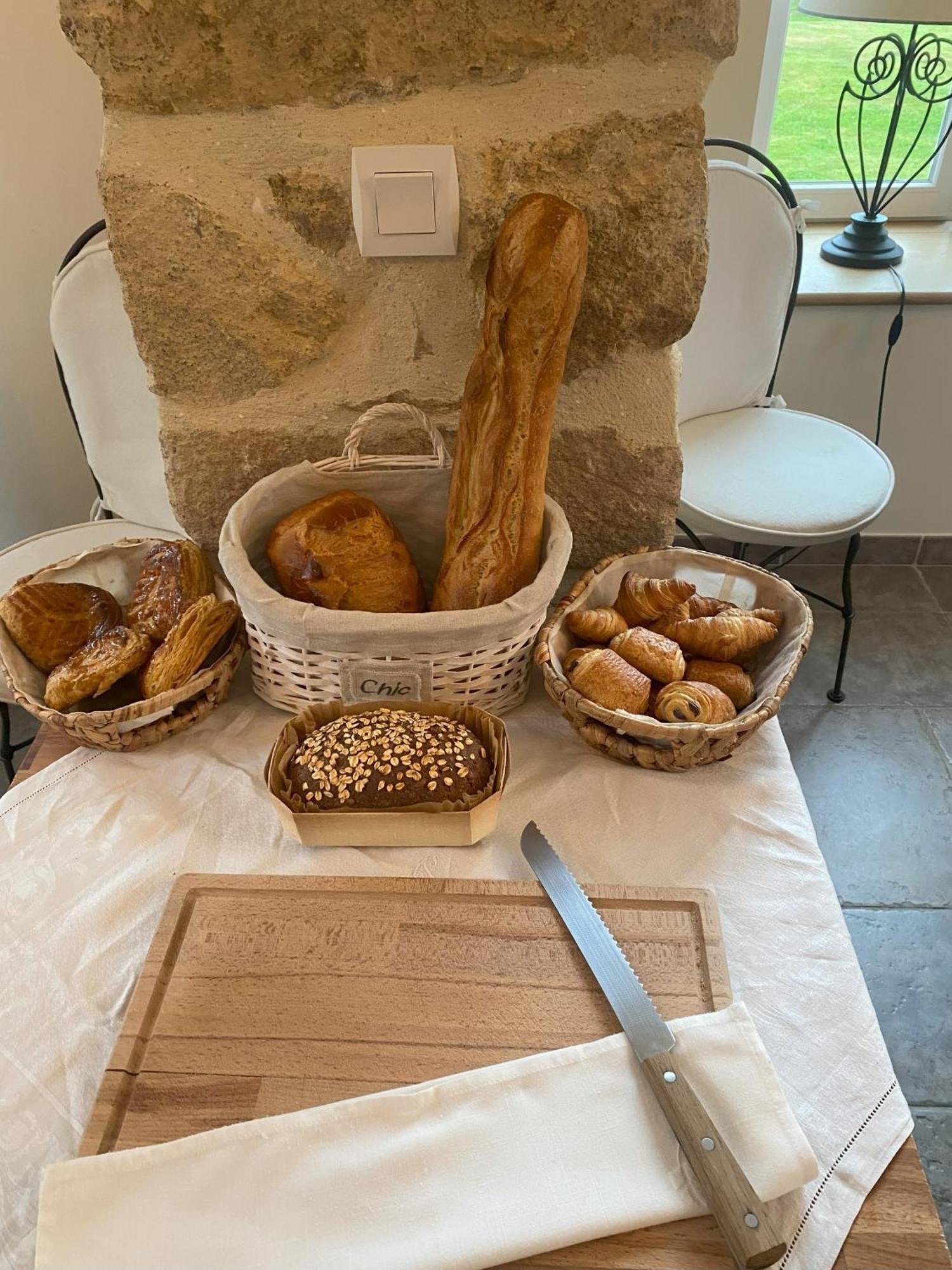Au Chateau La Lucerne-d'Outremer Luaran gambar