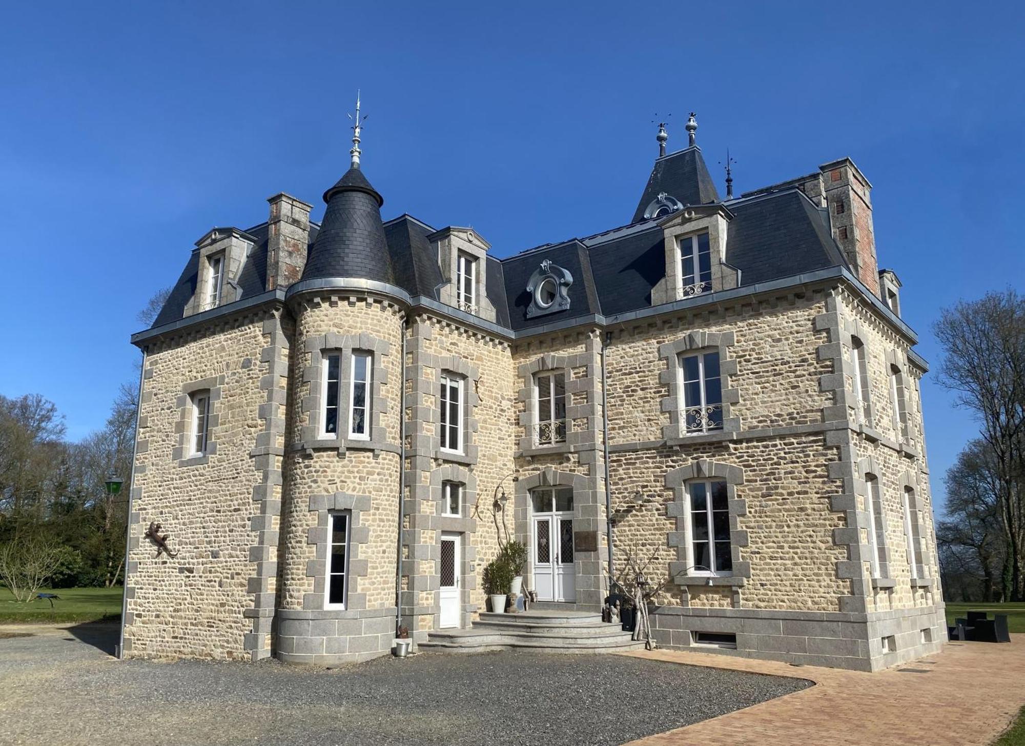 Au Chateau La Lucerne-d'Outremer Luaran gambar